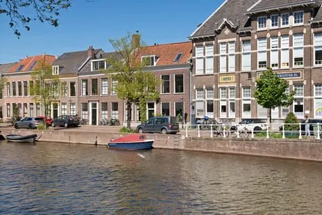 Tussenwoning te koop: Nieuwe Gracht 20, Stationsbuurt Haarlem