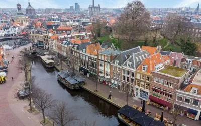 Woning te koop: Nieuwe Rijn 17, Pancras-West Leiden