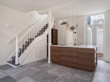 Tussenwoning te huur: Nieuwe Schoolstraat 111, 'S-Gravenhage