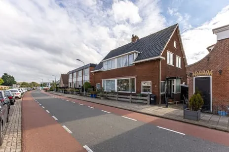 Corner house for sale: Nieuwemeerdijk 38, Badhoevedorp Dijk Badhoevedorp