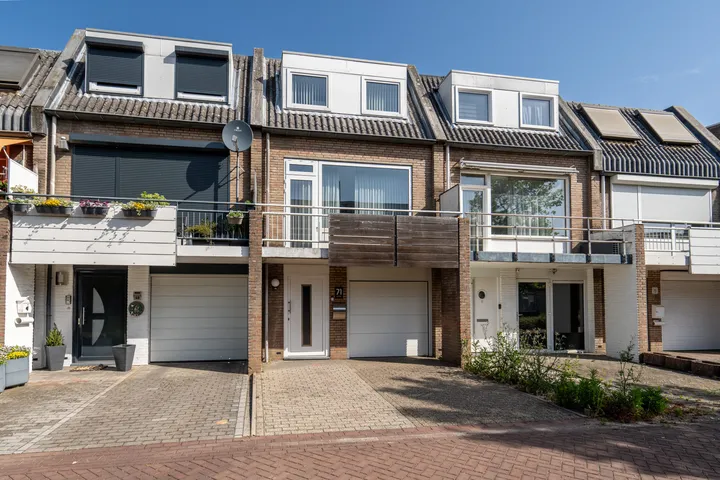 Tussenwoning te koop: Nieuwenhagerheidestraat 71, Lauradorp Landgraaf