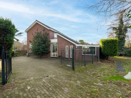 Twee-onder-één-kap te koop: Nieuwevaart 2, Sprang-Capelle