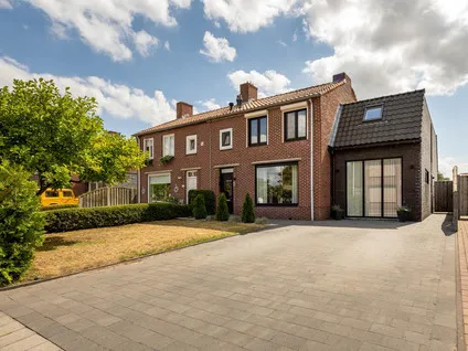 Twee-onder-één-kap te koop: Nieuweweg 19, Hoogerheide Hoogerheide