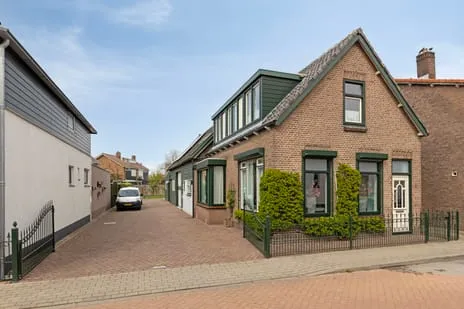 Detached house for sale: Nieuweweg 6, 's-Gravendeel Woonkern 'S-Gravendeel