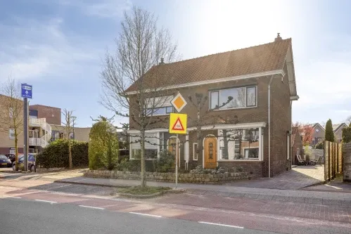 Twee-onder-één-kap te koop: Nieuweweg 75, 't Hoorntje Veenendaal