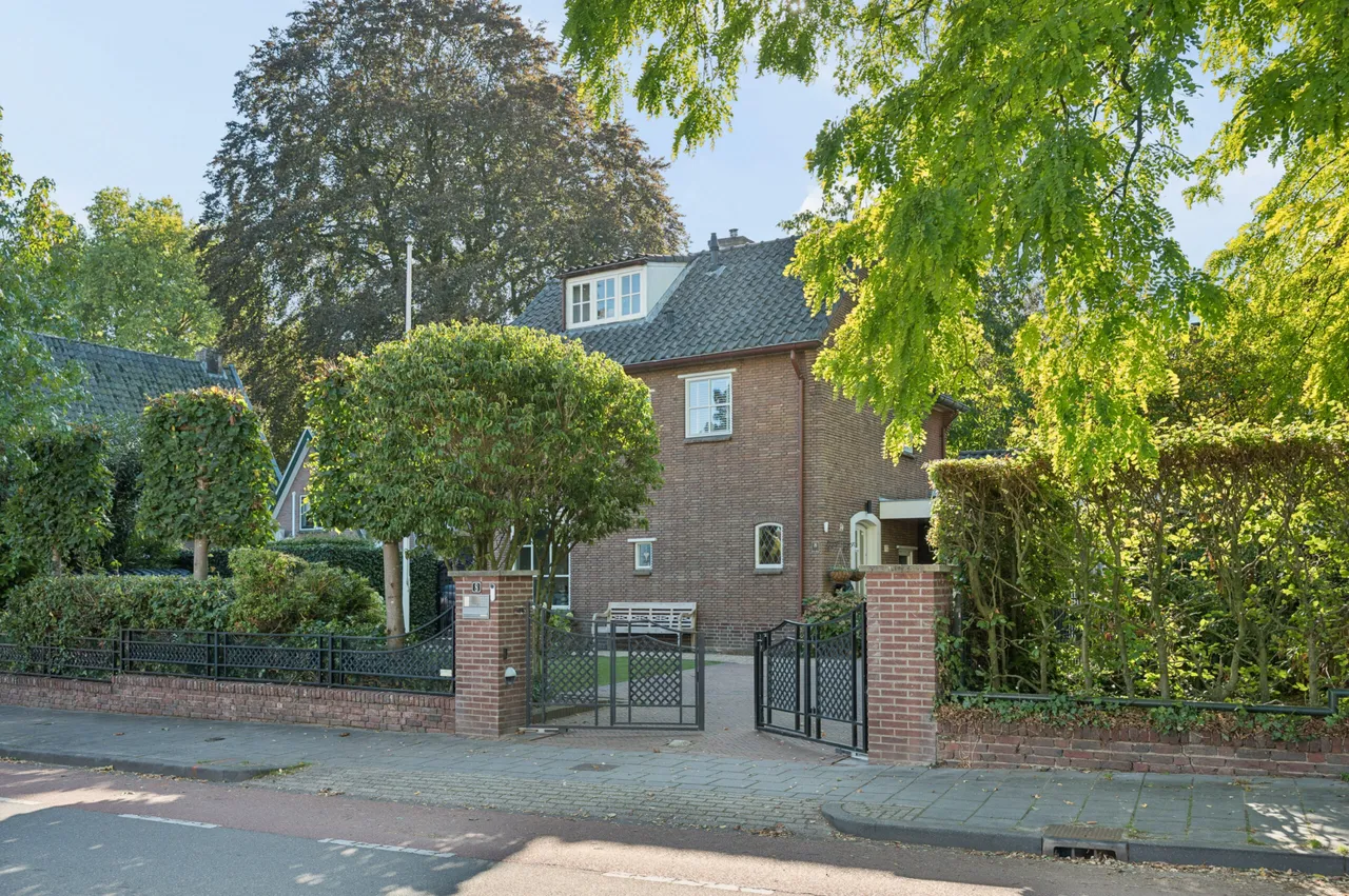 Twee-onder-één-kap te koop: Nieuweweg 8, Renkum