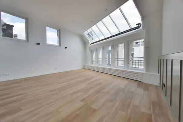 Woning te huur: Nieuwezijds Voorburgwal, Begijnhofbuurt Amsterdam