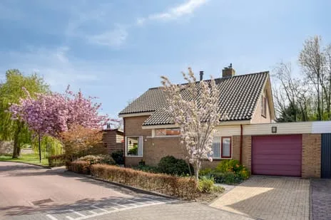 Twee-onder-één-kap te koop: Nieuwlandsekade 1A, Verspr. huizen Ouderkerk Noord Ouderkerk Aan Den Ijssel