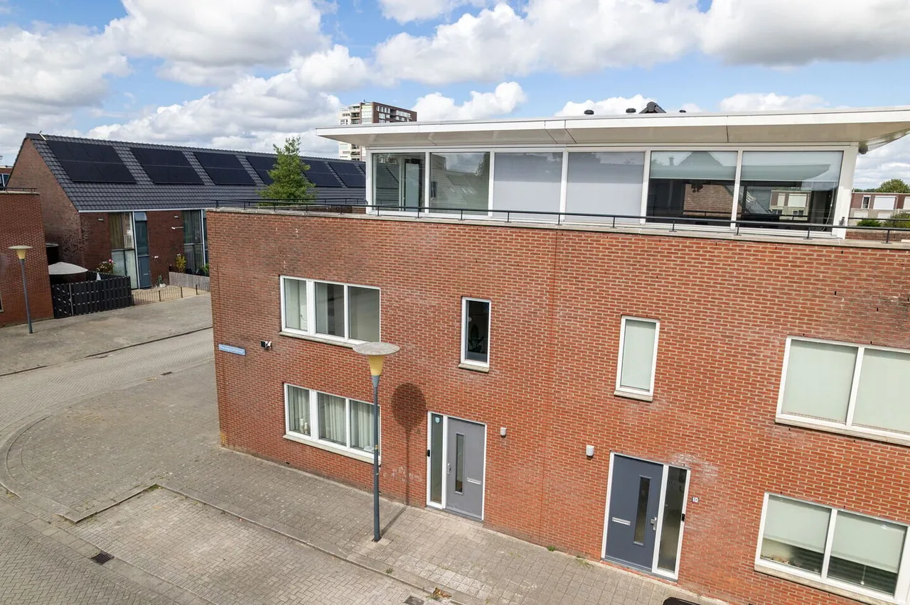 Twee-onder-één-kap te koop: Nieuwpoortstraat 8, Zoetermeer