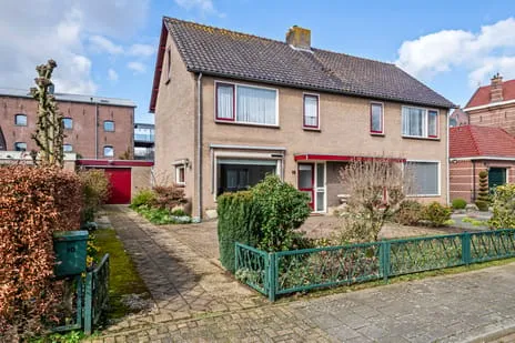 Twee-onder-één-kap te koop: Nieuwstraat 10, Oud Druten Druten