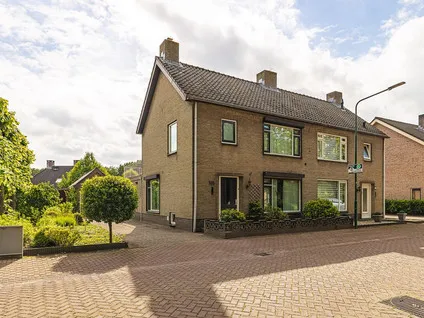 Twee-onder-één-kap te koop: Nieuwstraat 165, Steenakkers Gilze