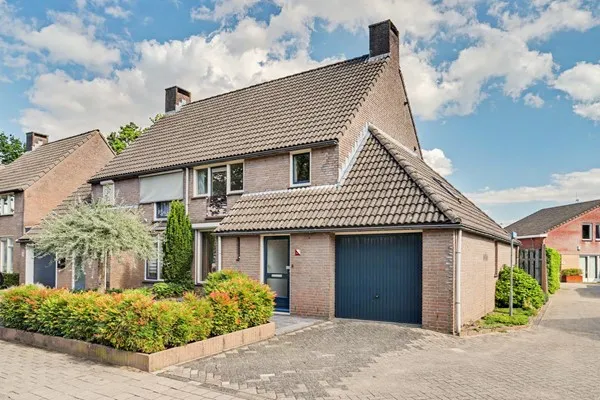 Twee-onder-één-kap te koop: Nieuwstraat 1C, Hapert