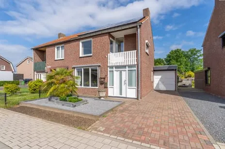 Twee-onder-één-kap te koop: Nieuwstraat 28, Blitterswijck