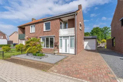 Twee-onder-één-kap te koop: Nieuwstraat 28, Blitterswijck Blitterswijck