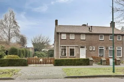 Twee-onder-één-kap te koop: Nieuwstraat 30, Beek Beek En Donk