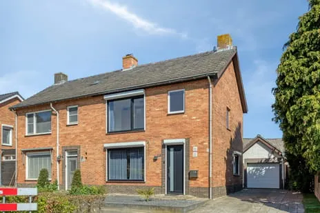Hoekwoning te koop: Nieuwstraat 33, Zuidoost Alphen Alphen (Nb)