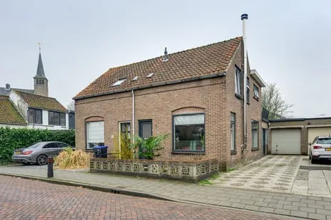 Twee-onder-één-kap te koop: Nieuwstraat 39, Stad aan 't Haringvliet woonkern Stad Aan 'T Haringvliet