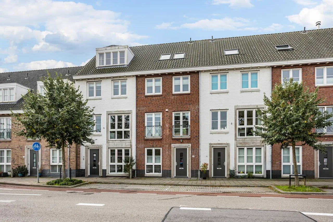 Tussenwoning te koop: Nieuwstraat 44, Leidschendam