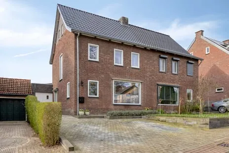 Tussenwoning te koop: Nieuwstraat 53A, Oud-Stein Stein