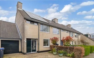 Tussenwoning te koop: Nijenrode 25, Huizen