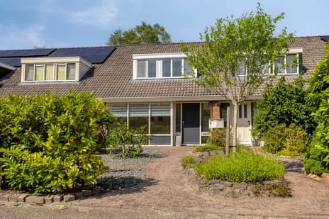 Tussenwoning te koop: Nijenrode 5, Roden West Roden