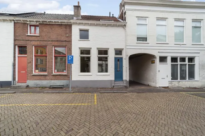 Tussenwoning te koop: Nijhoffstraat 110, St. Marten Arnhem