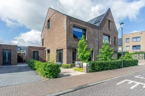 Twee-onder-één-kap te koop: Nijmegenstraat 19, Laakse Tuinen Amersfoort
