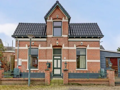 Twee-onder-één-kap te koop: Nijverheidstraat 25, Apeldoorn