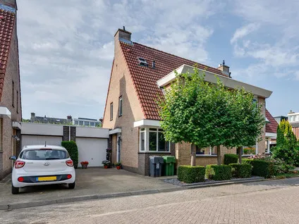 Tussenwoning te koop: Nikolaus Boutstraat 6, Westmaas Woonkern Westmaas