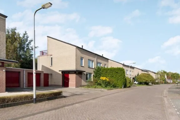 Twee-onder-één-kap te huur: Nistelrodestraat 39, De Kievit Zuid-Oost Tilburg