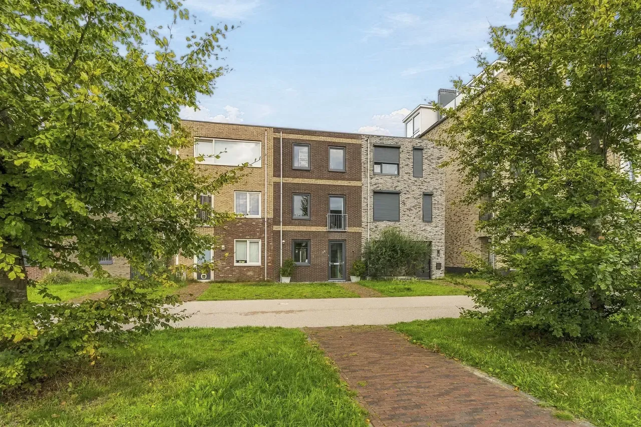Tussenwoning te koop: Nobelstraat 38, Almere