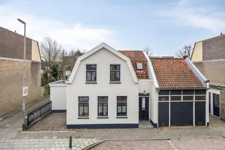Twee-onder-één-kap te koop: Nobelstraat 44, Oud-Beijerland Zeeheldenwijk Oud-Beijerland