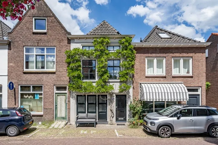 Terraced house for sale: Nonnenstraat 24, Zaltbommel Binnenstad Zaltbommel
