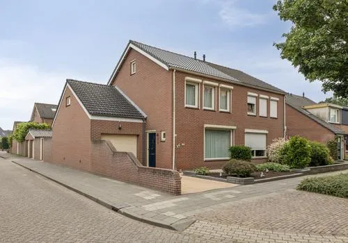 Semi-detached for sale: Noordeinde 24, Sprundel Sprundel