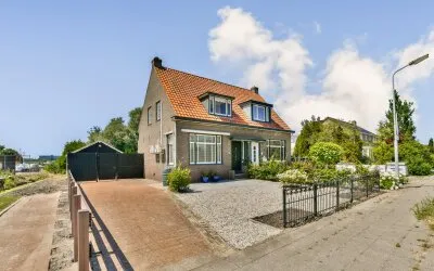 Twee-onder-één-kap te koop: Noordeinde 77, De Haal en De Heul en Noordeinde Oostzaan