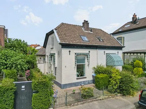 Twee-onder-één-kap te koop: Noorder Parallelweg 16, Velp-Noord boven spoorlijn Velp (Ge)