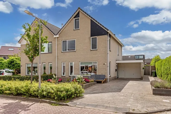 Twee-onder-één-kap te koop: Noorderbocht 46, Ens-woonkern Ens