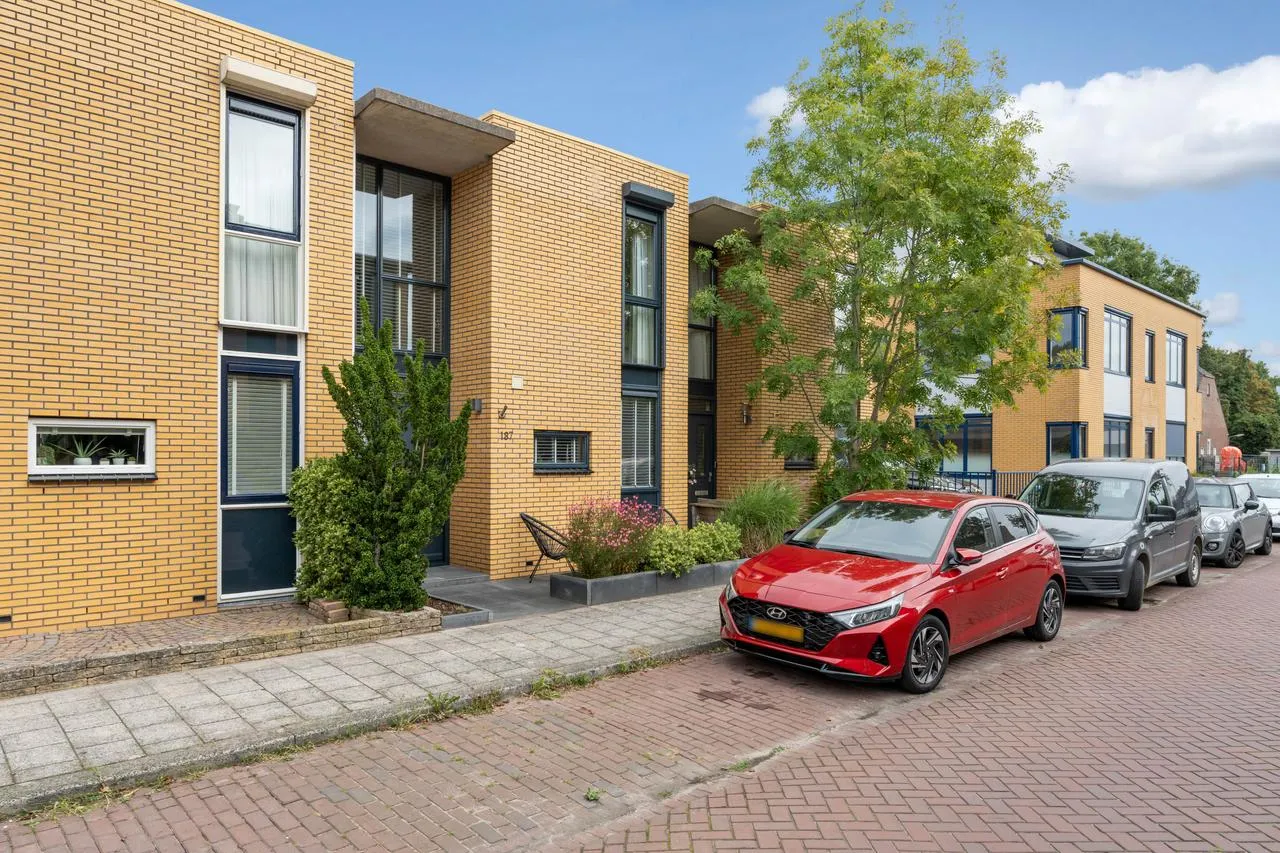 Tussenwoning te koop: Noordsigt 137, Dordrecht