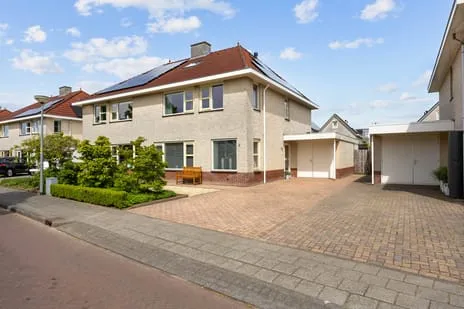 Twee-onder-één-kap te koop: Noordstar 46, Briltil Briltil