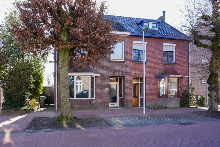 Twee-onder-één-kap te koop: Norbertijnenstraat 75, Geleen