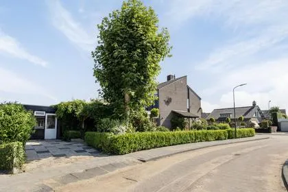 Twee-onder-één-kap te koop: Notaris van Aalstweg 11, Waardenburg Waardenburg