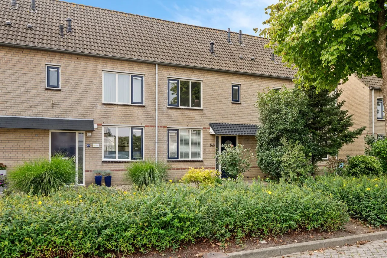Tussenwoning te koop: Notarisappel 146, Tiel