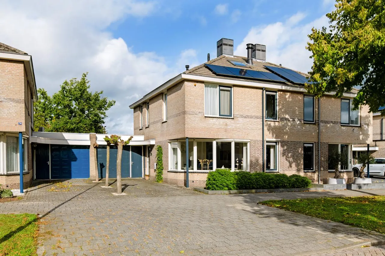 Tussenwoning te koop: Notarisappel 234, Tiel