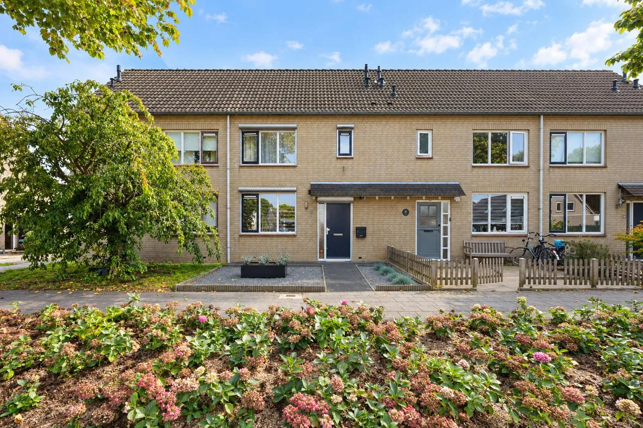 Tussenwoning te koop: Notarisappel 84, Tiel