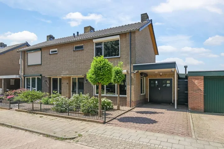 Corner house for sale: Notenboomstraat 45, Kern Haalderen Haalderen