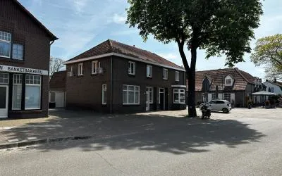 Twee-onder-één-kap te koop: O.-L.-Vrouwestraat 37, Handel Handel