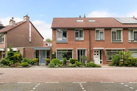 Tussenwoning te koop: Obrechtstraat 35, Componistenbuurt-Zuid Zwijndrecht