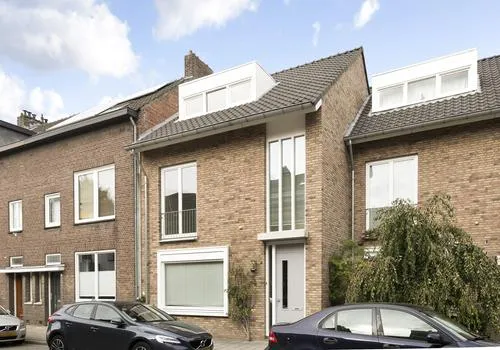 Tussenwoning te koop: Observantenweg 21A-01, Maastricht