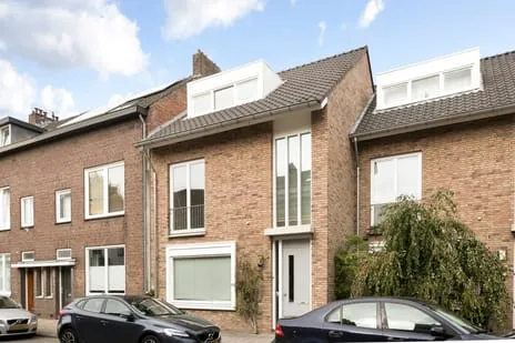 Tussenwoning te koop: Observantenweg 21A01, Villapark Maastricht
