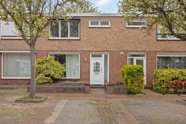 Tussenwoning te koop: Odiliaplein 3, Sweikhuizen Sweikhuizen